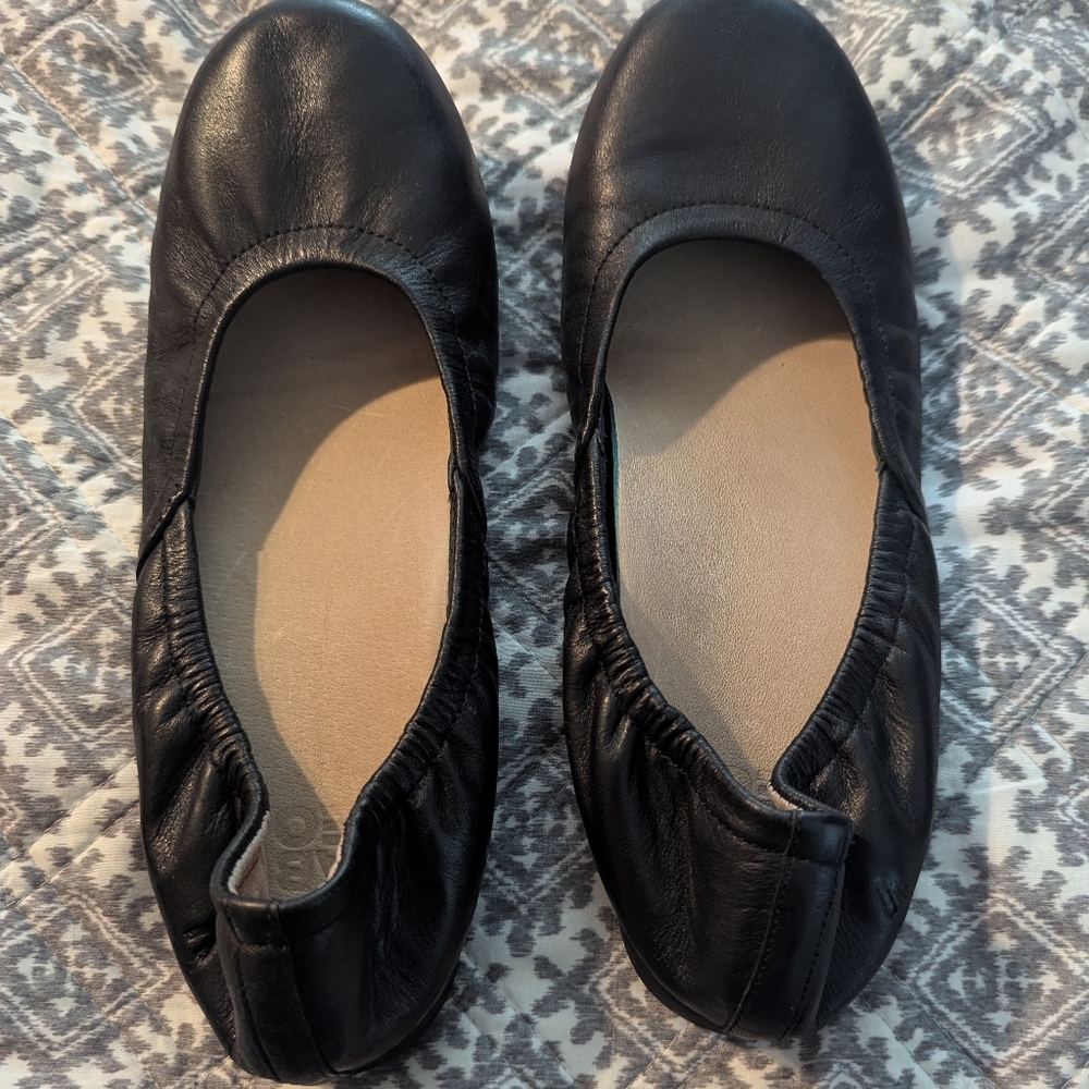 Abeo Black Leather Flats for Everyday Comfort